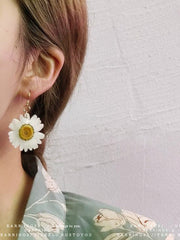 Pressed Flower Drop Earring - Resin Daisy