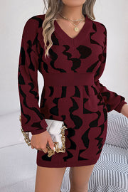 V-neck contrast color long-sleeved waist-hugging sweater dress